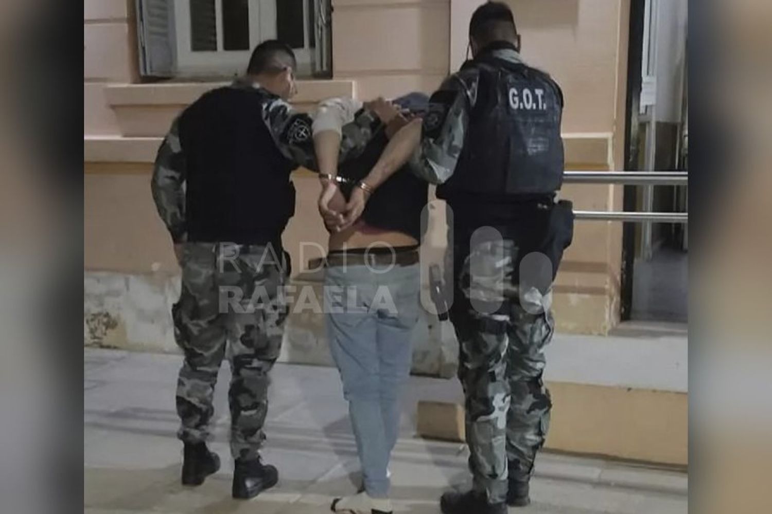 Intentaron robar en el Banco Santa Fe de Arrufó tras romper una pared de durlock