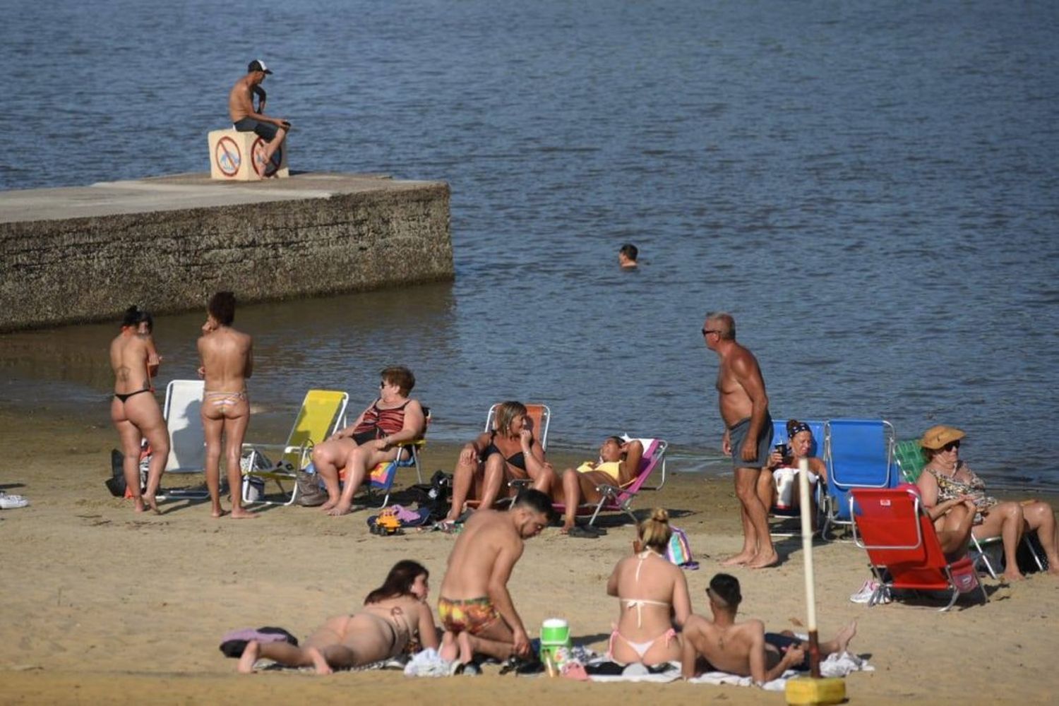 pemstrongPor el momento, desde la apertura al turismo no se han producido grandes aglomeramientos en las playas de la ciudad/strong/em/p