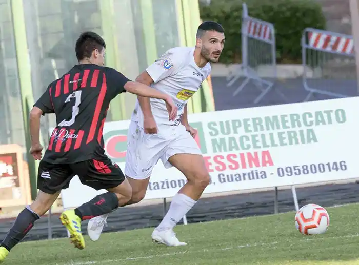 Otra “perla” de Rizzo en Italia para recuperar la cima entre los goleadores