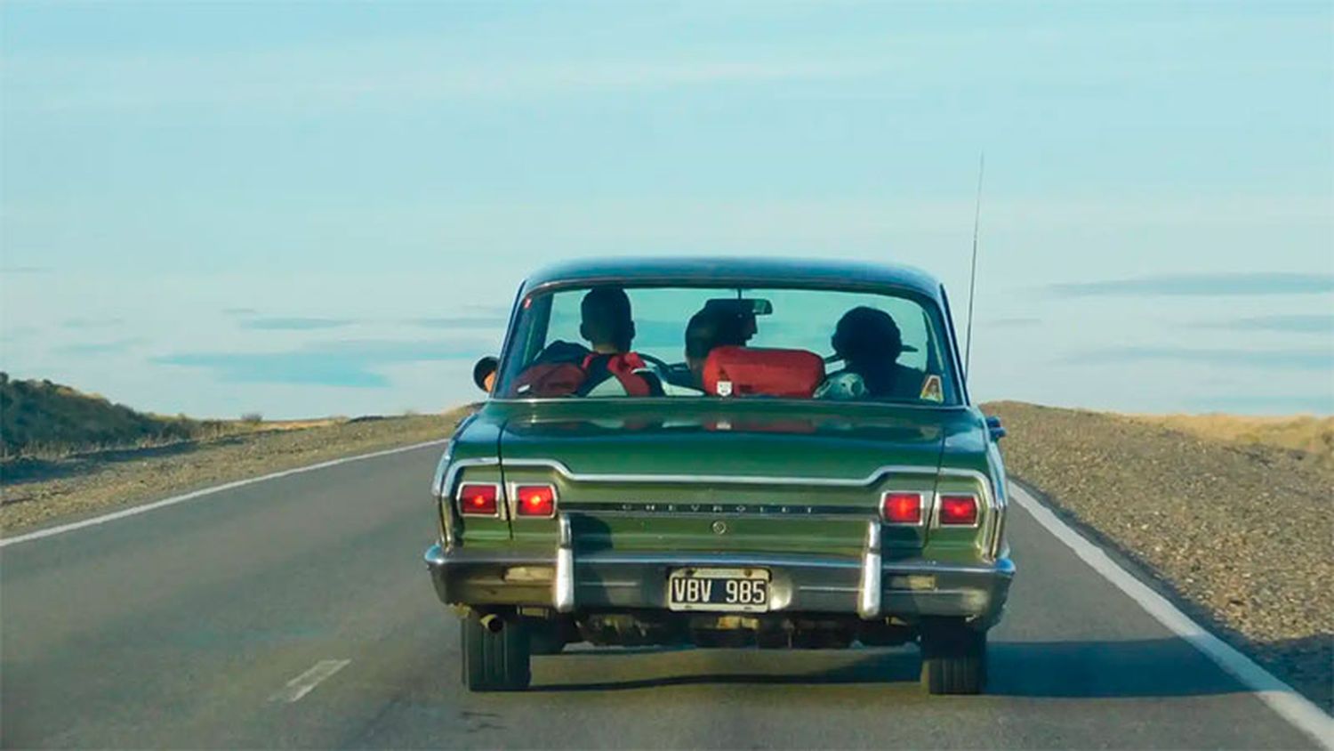 Viajaba en un Chevrolet de 1967 y trasladó 80 kilómetros a un niño herido