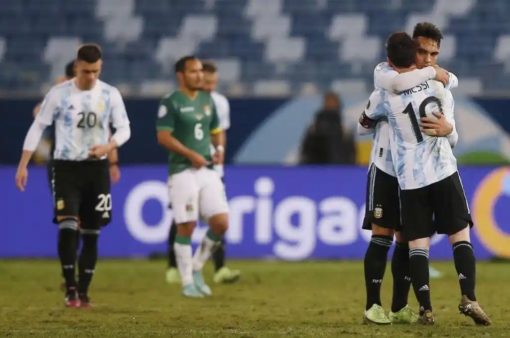 Argentina goleó a Bolivia y jugará con Ecuador en cuartos de final