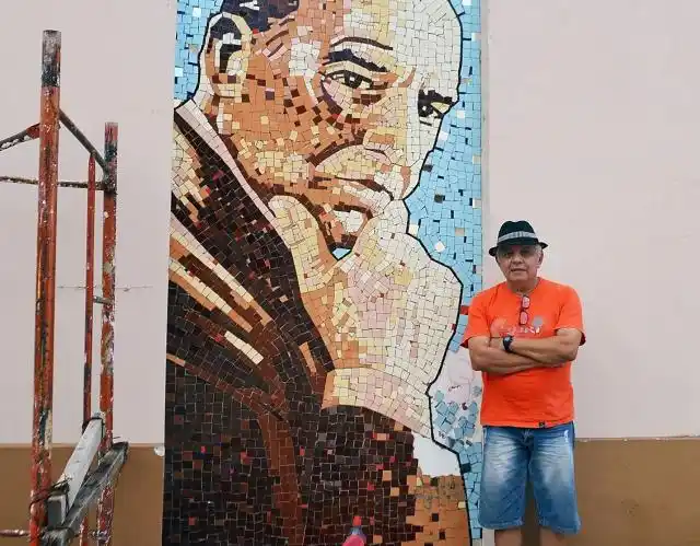 Néstor Medrano culminó la obra de mosaiquismo sobre Quirós
