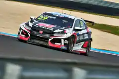 Girolami larga primero en una de las carreras