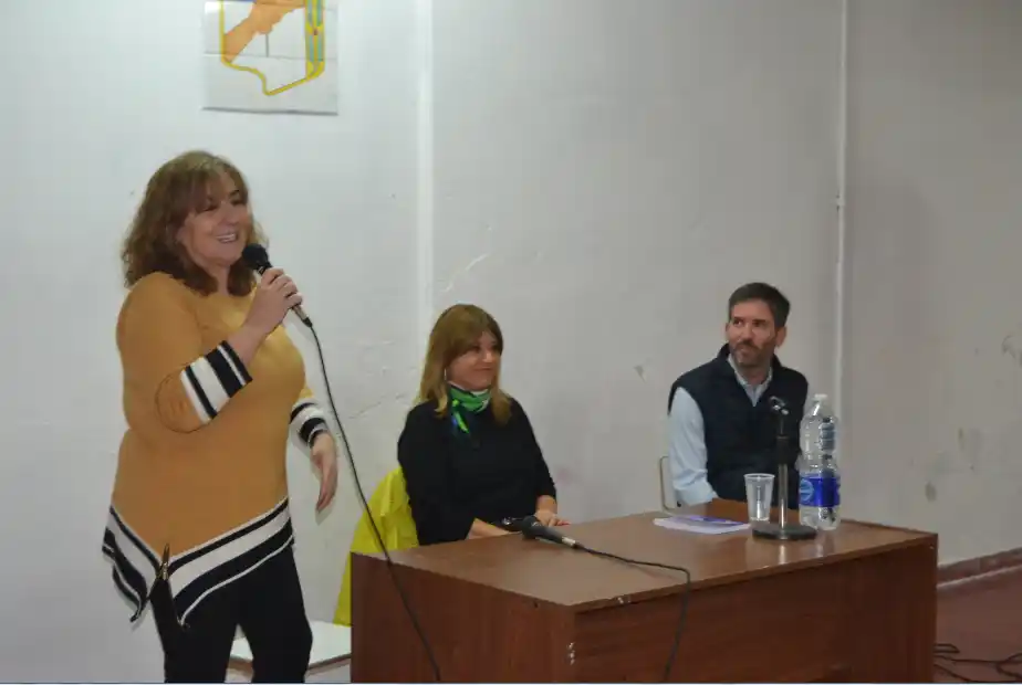 Pj: presentaron un libro