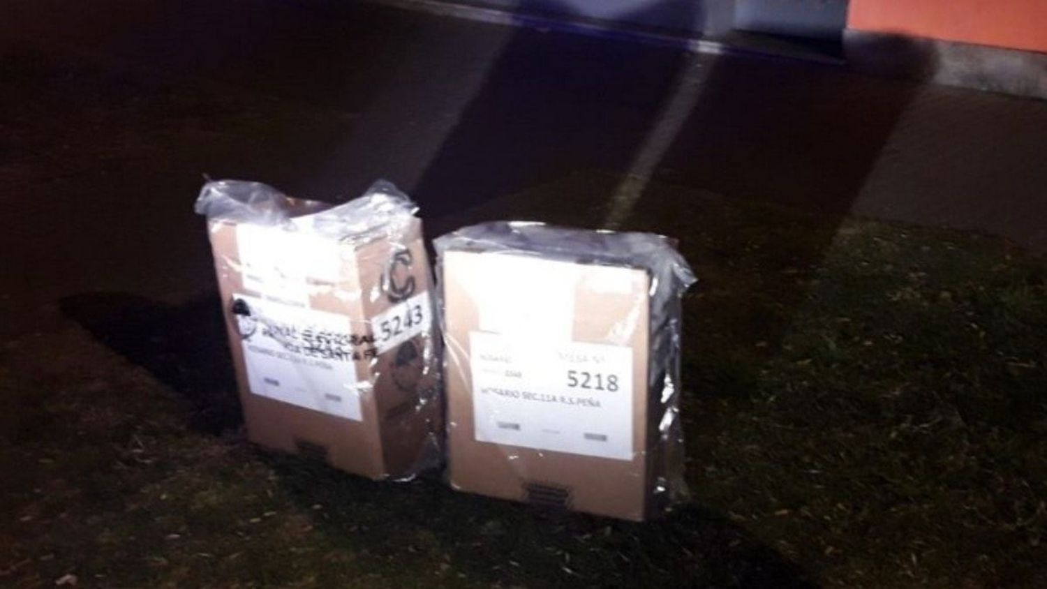 Encontraron dos urnas tiradas en la zona sur de Rosario