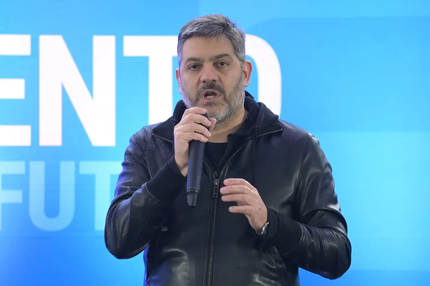 La convocatoria fue confirmada por el ministro de Gobierno bonaerense, Carlos Bianco.