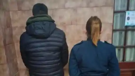 Dos detenidos y múltiples paraderos activos cumplidos en operativos policiales en Tandil.
