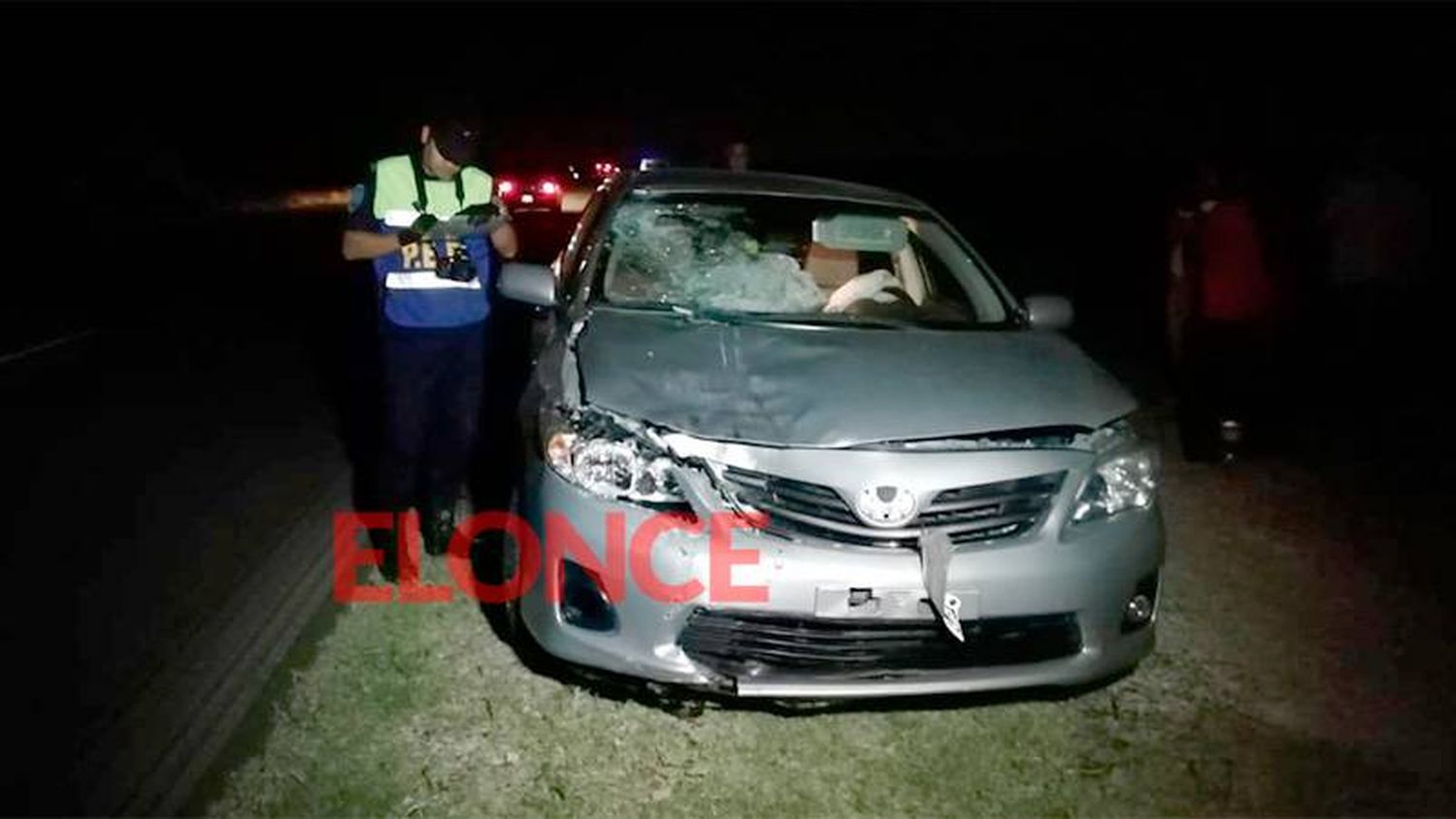 Hospitalizaron a dos motociclistas tras ser chocados por un auto en Ruta 18