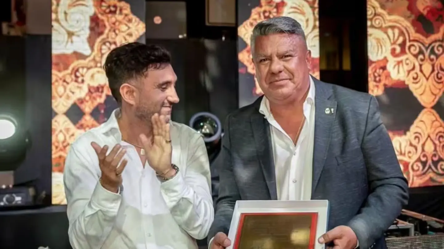 El presidente de la Asociación del Fútbol Argentino, Claudio "Chiqui" Tapia, junto al financista Ariel Vallejo.