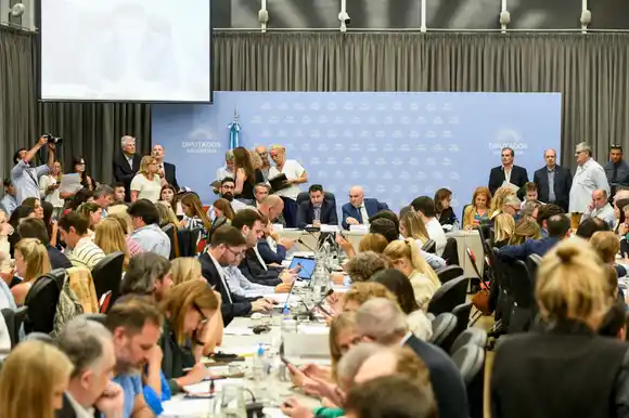 Ley Ómnibus: hubo dictamen de comisión en Diputados y se espera tratarla desde este jueves