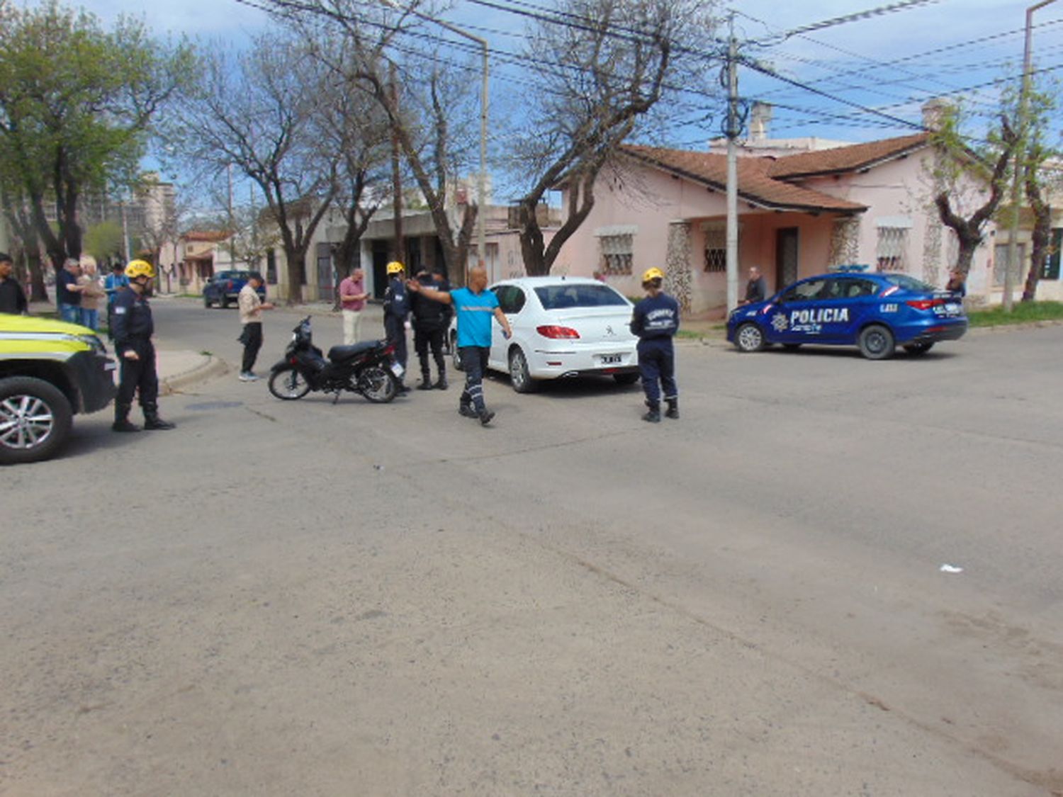 Fuerte choque dejó a dos femeninas lesionadas.