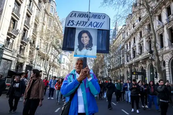El PJ marcha a Plaza de Mayo en respaldo a Cristina Kirchner y denuncia una proscripción