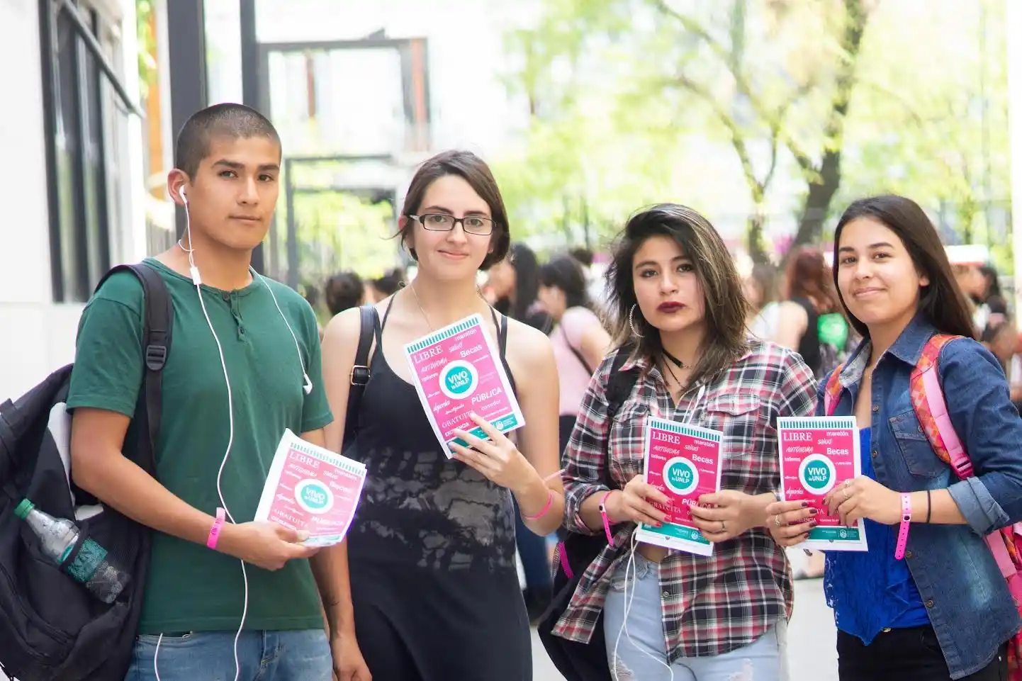 Convocatoria para estudiantes guías vivo la UNLP 2022