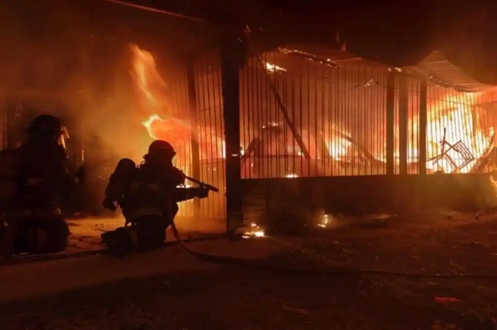 Rosario: un incendio voraz destruyó una vivienda de zona noroeste