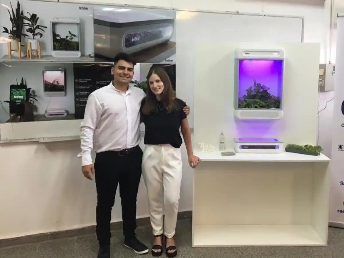 Se pusieron de novios en el Cres  y se recibieron juntos con un 10  