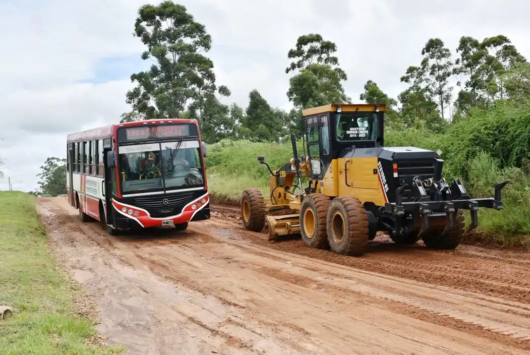 Tras la lluvia, la municipalidad realiza mejoras en las calles de ripio