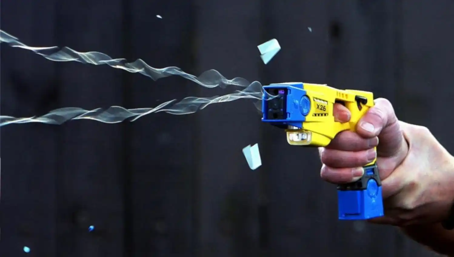 Garro y las taser: “Hace un año que ofrecimos comprar pistolas eléctricas para los agentes”
