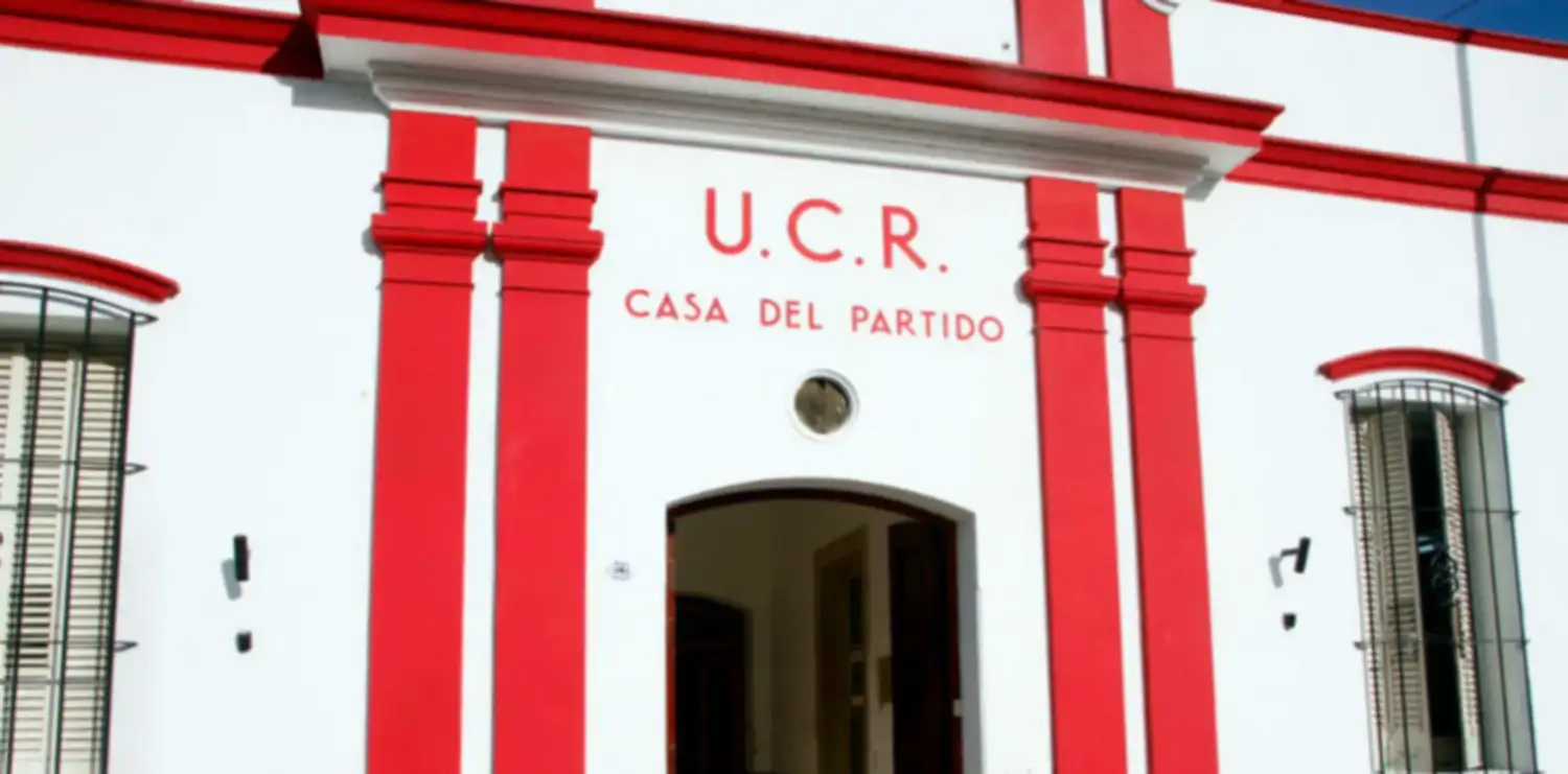 Benedetti lo hizo de nuevo: cerró una UCR acuerdista ideal para Frigerio
