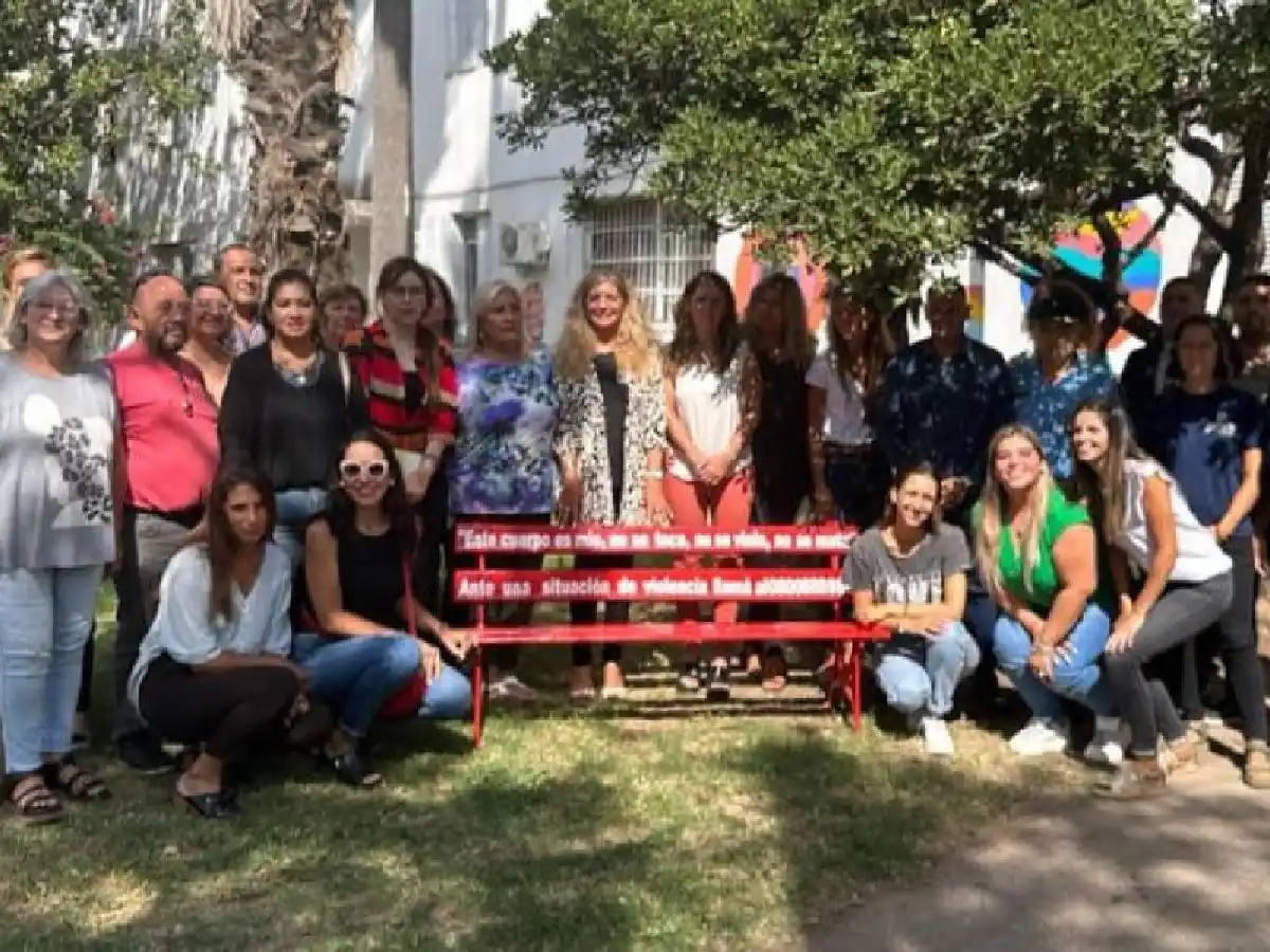 San Francisco cuenta con un nuevo banco rojo