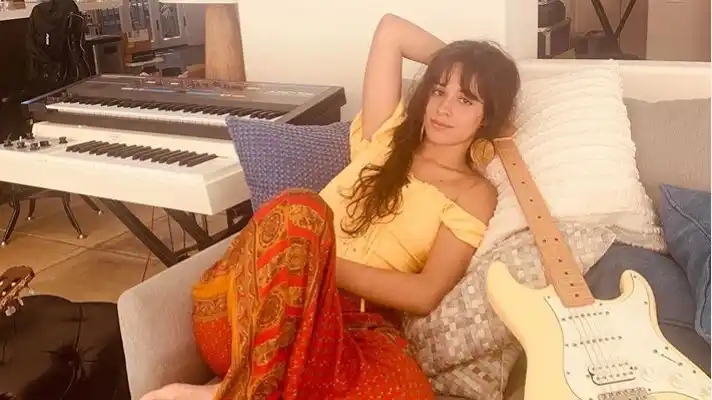 Se filtran las primeras fotos de Camila Cabello como Cenicienta