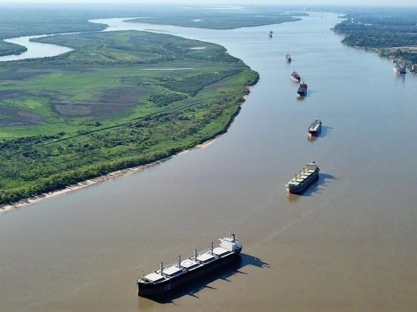 Disolverán la Administración General de Puertos que administra la hidrovía del río Paraná