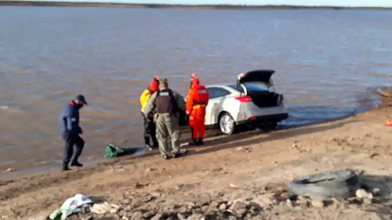 Secuestraron a un comerciante chino, le robaron 100.000 dólares y lo arrojaron en el auto al río