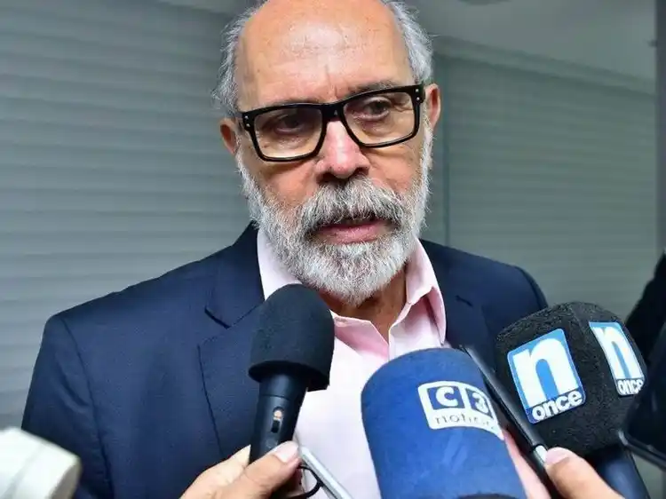 El ministro Ibáñez alertó que la caída de la 
recaudación golpea a provincias y municipios