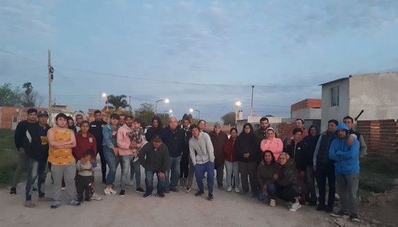 “Los olvidados”: reclaman por la conexión de luz, agua y cloacas en su barrio