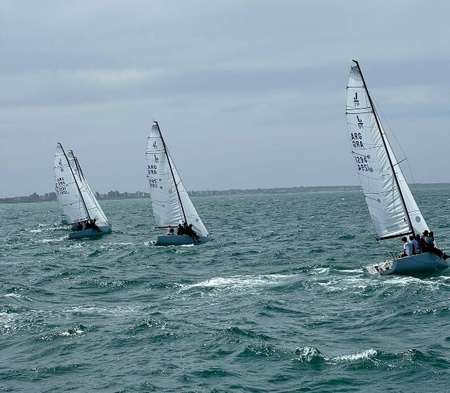 Comenzó el Campeonato de Verano de la Clase Internacional J70