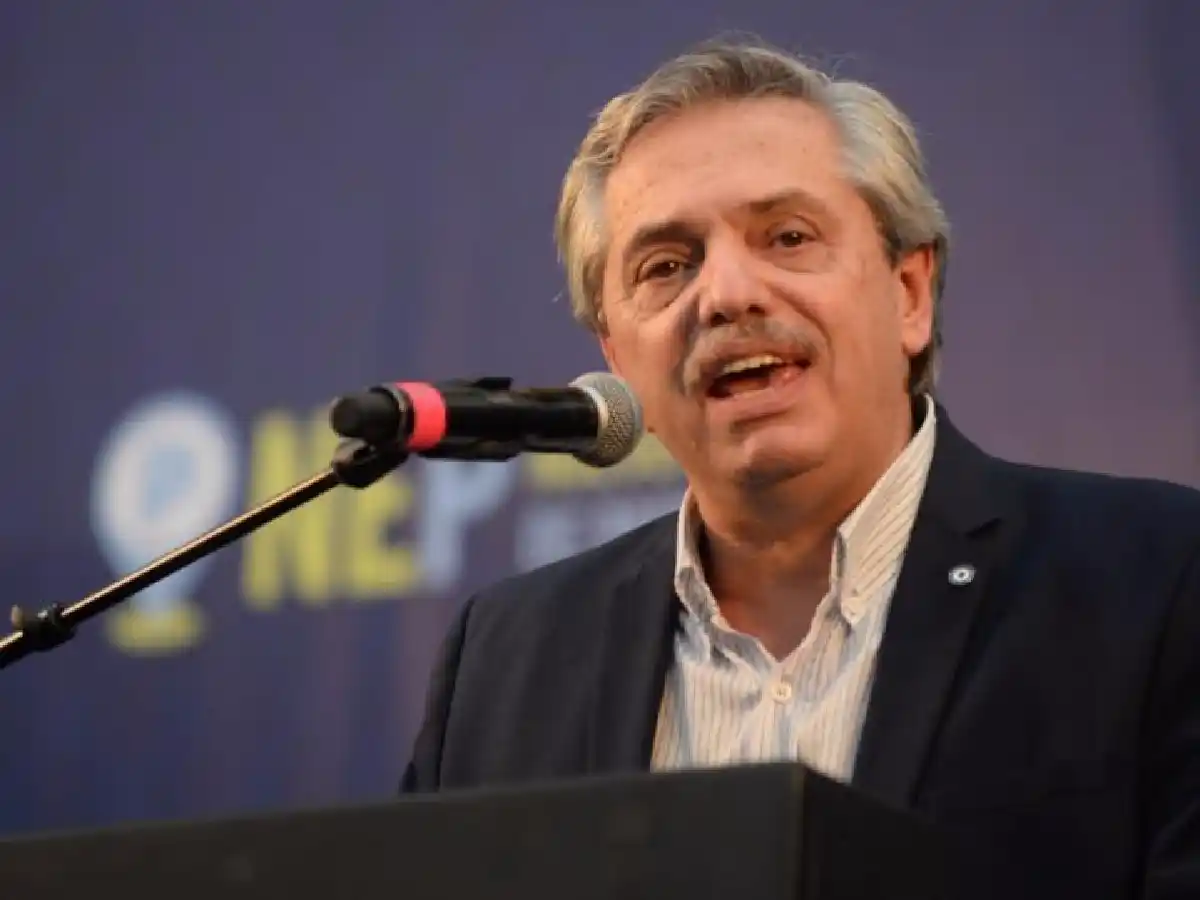  Alberto Fernández sigue internado y asegura que está "espléndido"