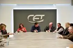 Los candidatos se reparten por la ciudad, presentando sus propuestas y escuchando demandas