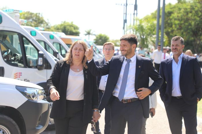 Pullaro presentó las 174 nuevas ambulancias