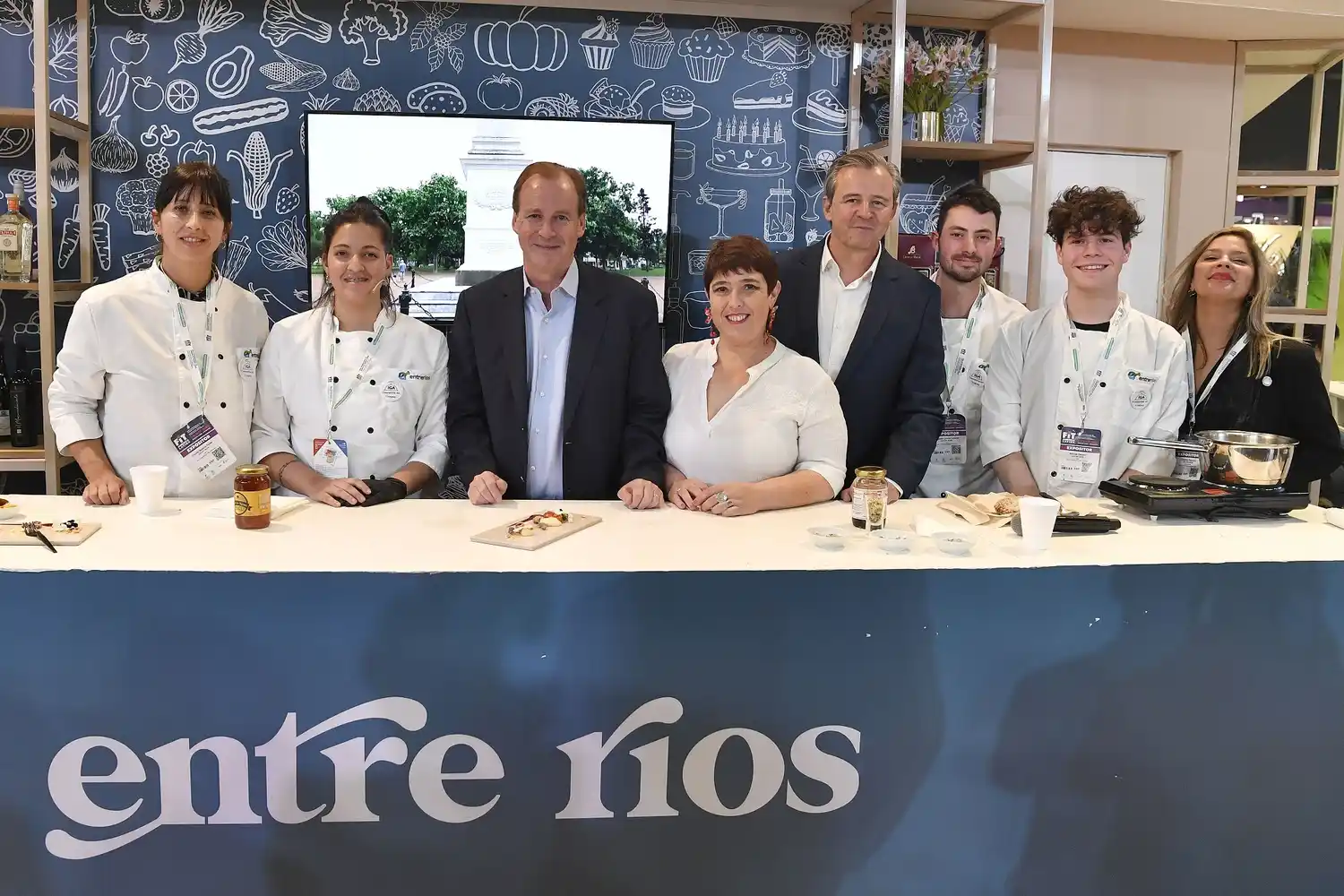 Bordet recorrió el stand de Entre Ríos en la Feria Internacional de Turismo