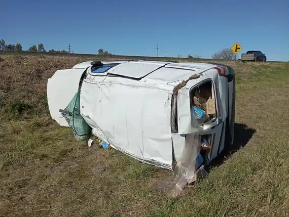 Vuelco en el acceso a Sierras Bayas: un tandilense fue embestido en un choque por alcance