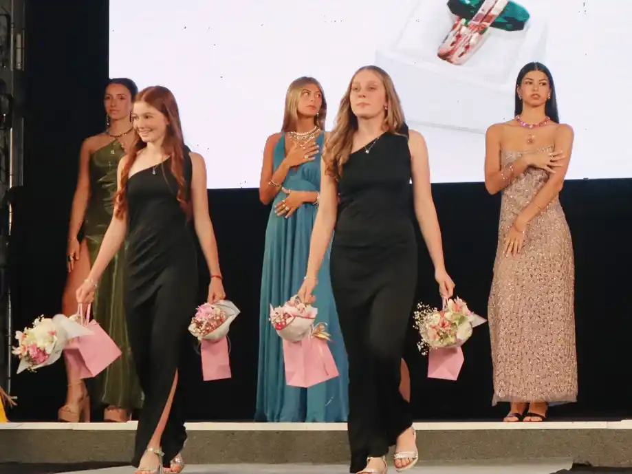 Emotivo desfile anual de LALCEC en homenaje a Margarita Damino de Hourcade