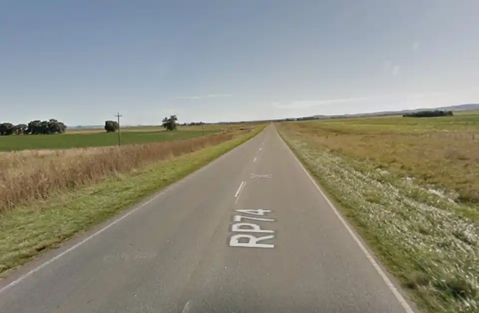 Iba entre Tandil y Juárez, lo abordaron tres hombres armados y le robaron la camioneta