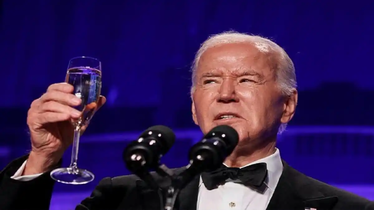 BIDEN SE BURLA de sí mismo y le cae «con todo» a Trump: así fue la cena con la prensa en la Casa Blanca