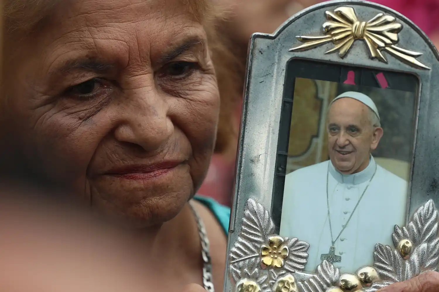 El mundo reza por Francisco.