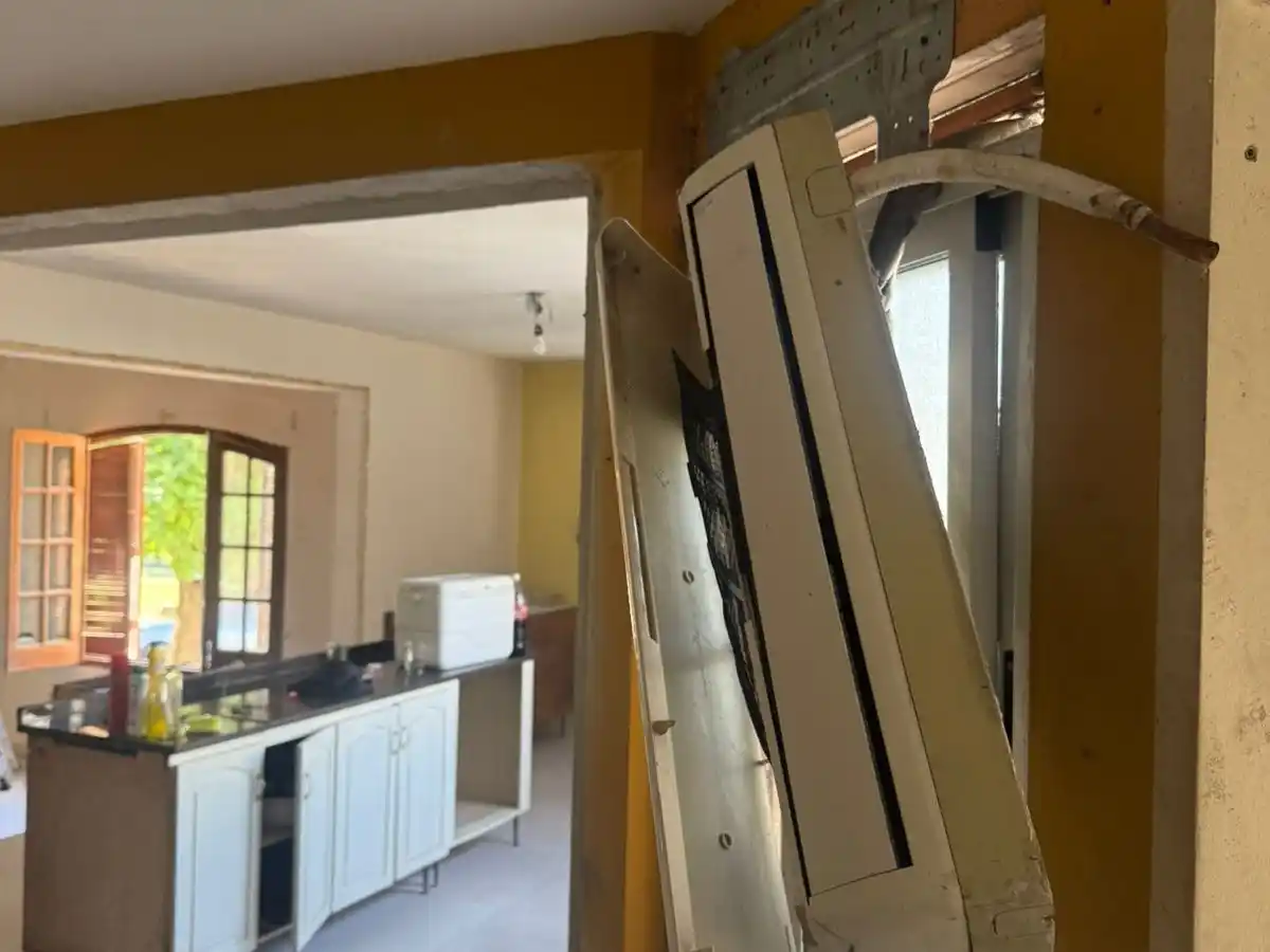 Aire acondicionado arrancado robo Tangari