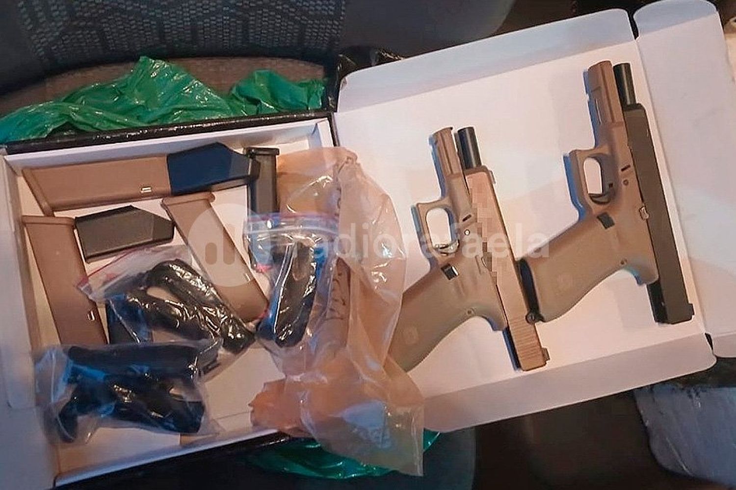 En una ruta santafesina, atraparon a un camionero con dos pistolas 9mm con "numeración limada" y seis cargadores
