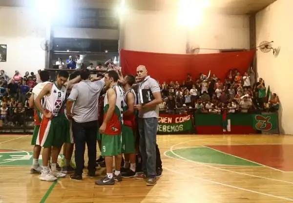 Neptunia recibe al puntero y Racing visita a Ferro en San Salvador