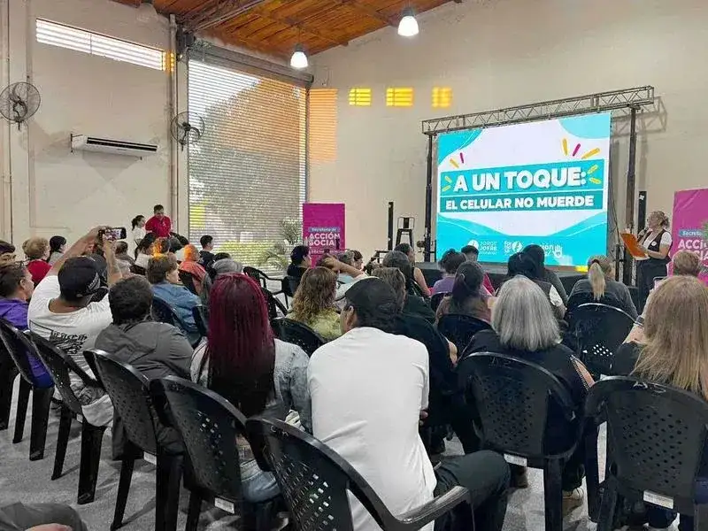Exitoso taller A un toque, el celular no muerde