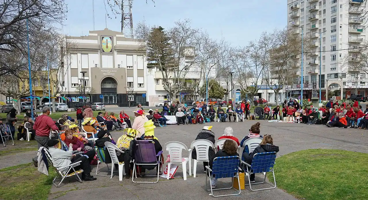En la Plaza. Se volverá a reunir a los jubilados