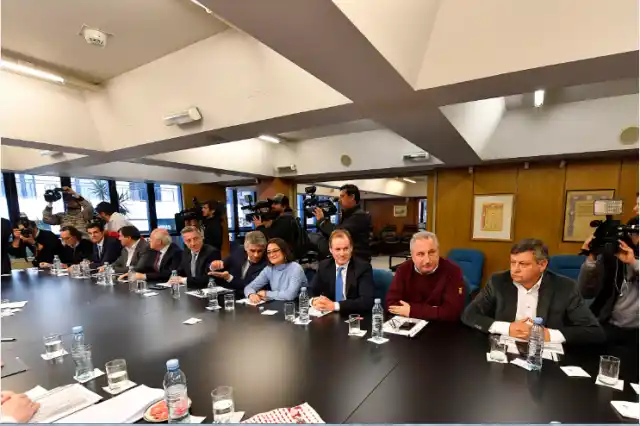 Los gobernadores no descartan la vía judicial ante la quita de recursos de Nación
