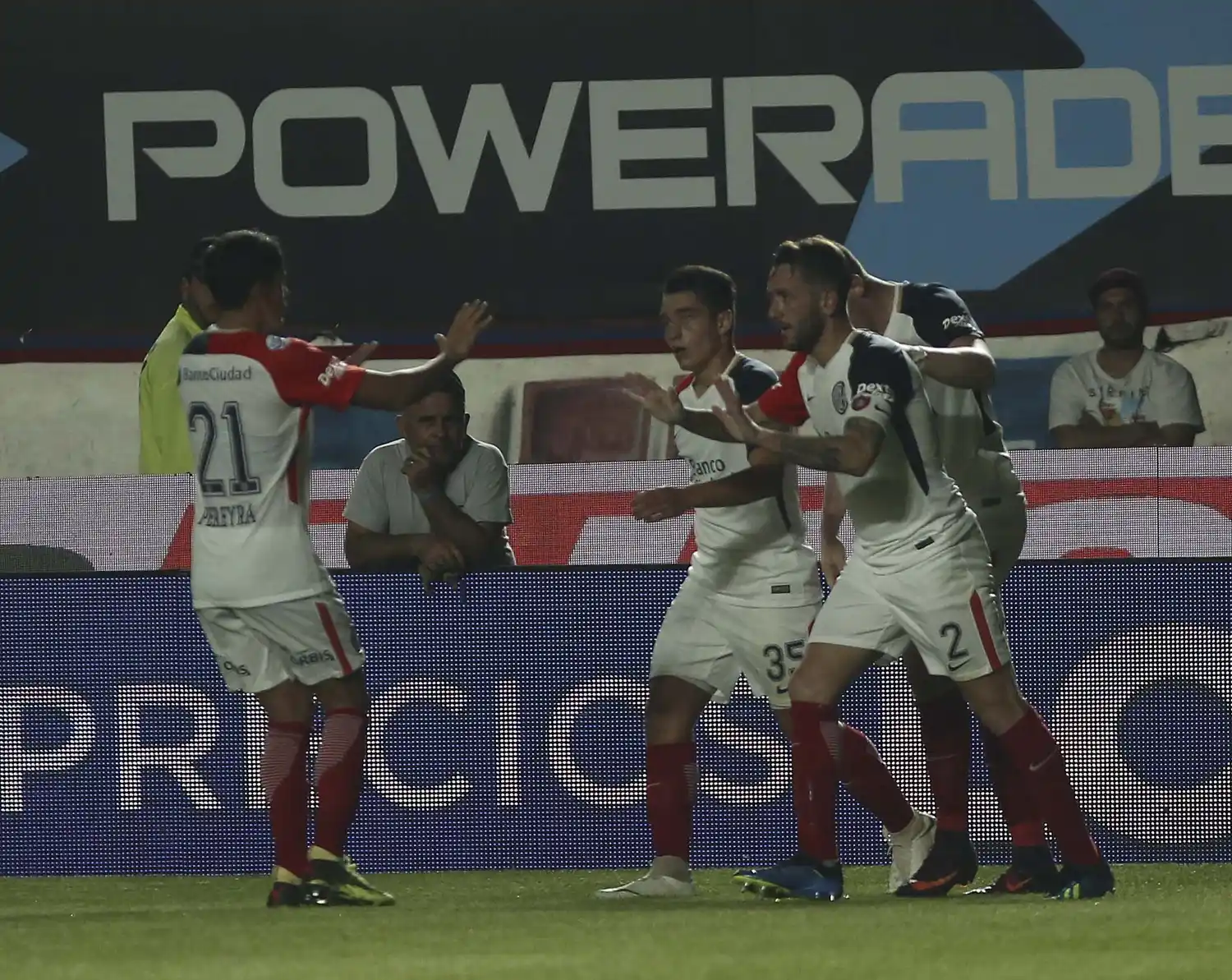 San Lorenzo lo dio vuelta Y logró su primer triunfo