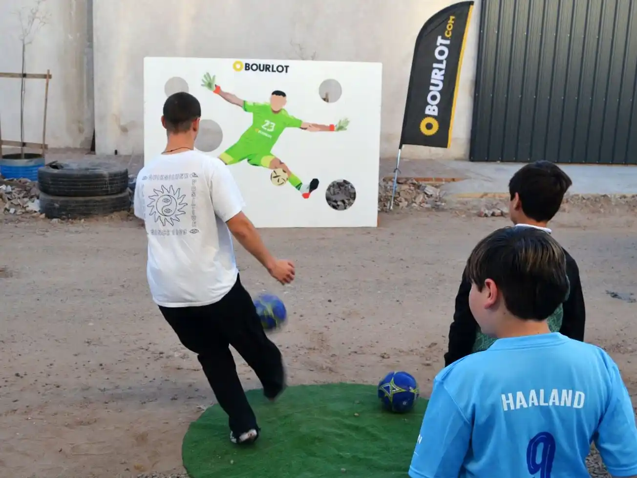 Emotiva inauguración del mural en homenaje a Lisandro Martínez