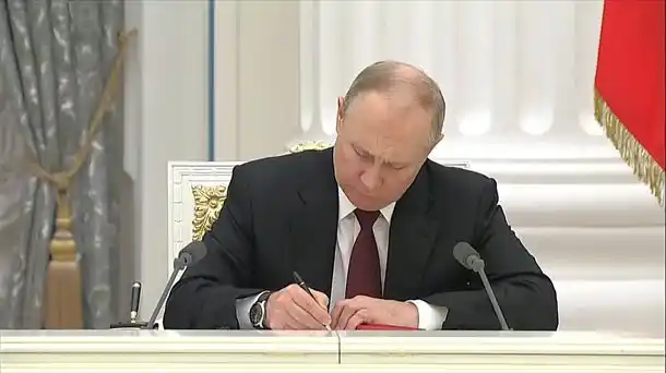 Putin firma decreto para reclutar a más de 130.000 personas al Ejército ruso