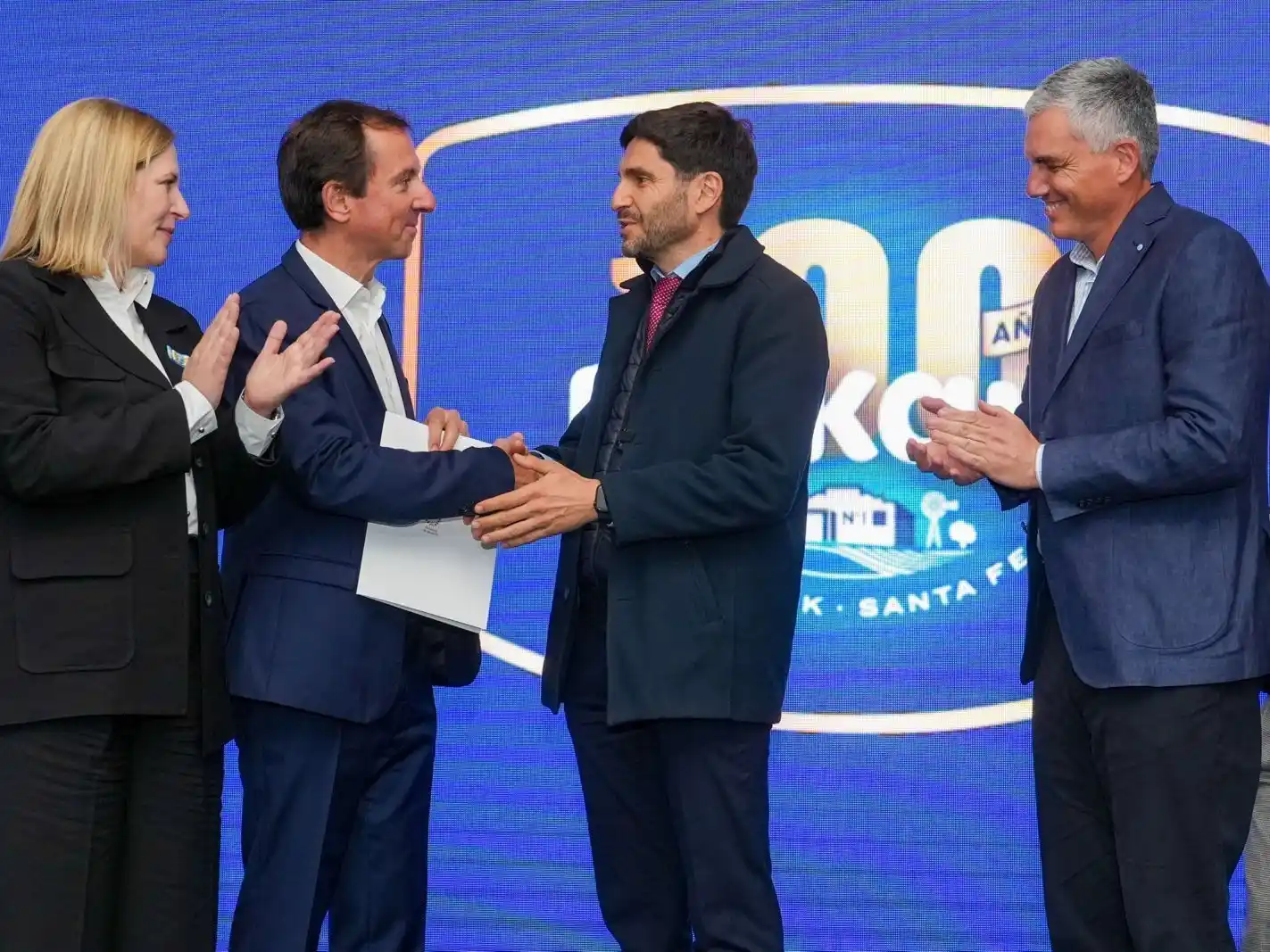 La ceremonia reunió a autoridades provinciales, comunales y directivos de Savencia.