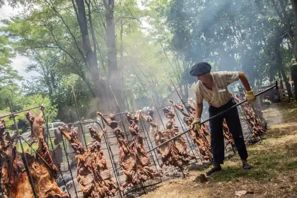 Se viene la Fiesta del Cordero Deshuesado en Las Flores: Cuánto sale el almuerzo tradicional