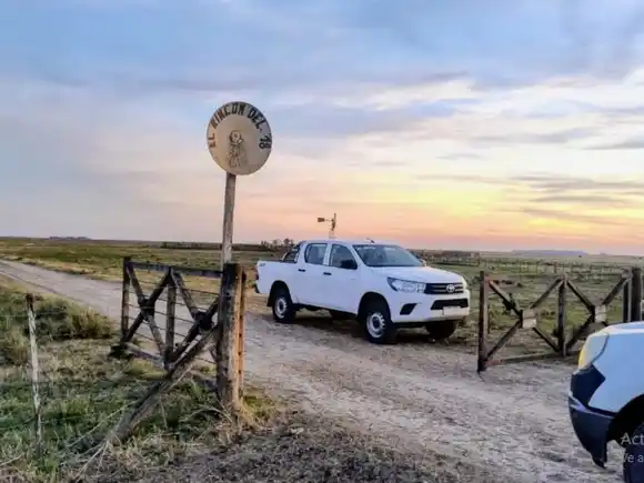 Tragedia en Olavarría: encontraron a tres personas muertas en un campo de la localidad de Espigas